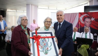 Başkan Bozbey’den Huzurevi’ne bayram ziyareti