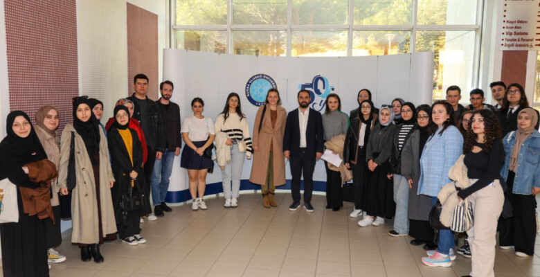 Mutlu ve başarılı çocuk yetiştirmenin formülü BUÜ’de konuşuldu