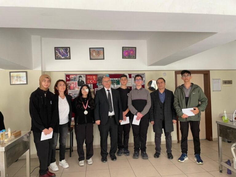 İlçe Milli Eğitim Müdürü Zeki Avşar, Gemlik Fen Lisesi ve Hisar Anadolu Lisesini Ziyaret Etti.