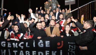 Bursa Ekrem İmamoğlu İçin Bir Kez Daha Toplandı Bursa Ekrem İmamoğlu İçin Bir Kez Daha Toplandı