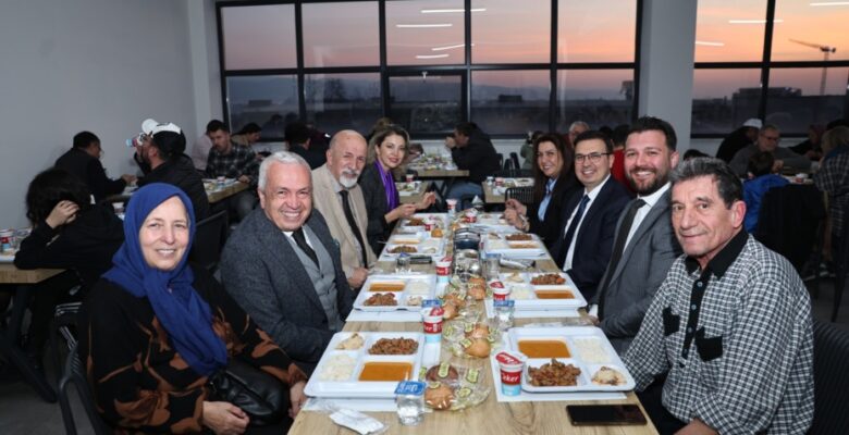 Başkan Şadi Özdemir aşevinde vatandaşlarla iftar yaptı