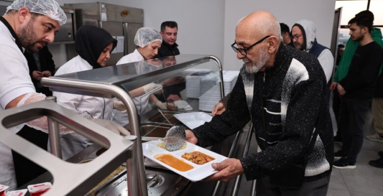 Nilüfer’de iftar sofraları dayanışmayı artırıyor