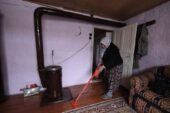 YAŞLILARIN EVLERİNİ İNEGÖL BELEDİYESİ TEMİZLİYOR