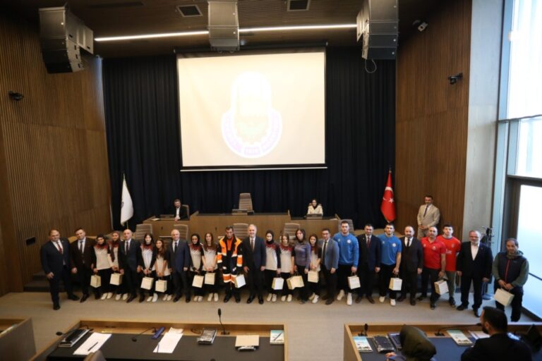 İNEGÖL’Ü GURURLANDIRAN İSİMLER MECLİSTE ÖDÜLLENDİRİLDİ