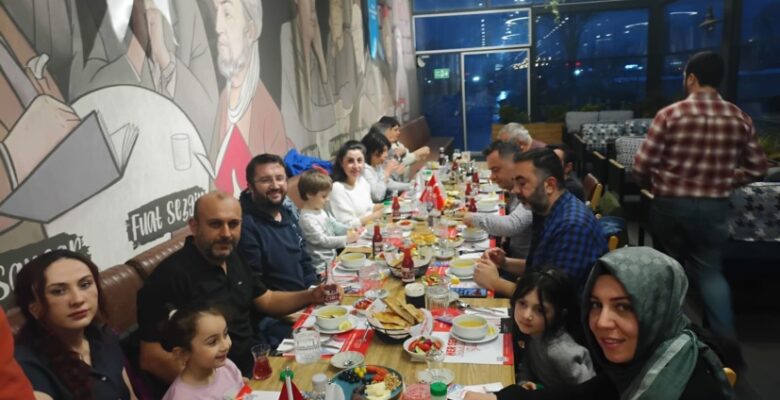 BURSA BÖLGESEL TURİST REHBERLERİ ODASI ÜYELERİYLE İFTARDA BİR ARAYA GELDİ