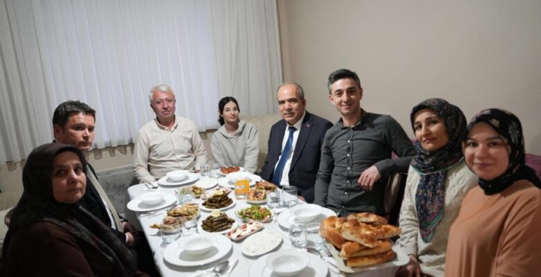 Başkan Aydın, Ayaz ailesinin iftar sofrasına konuk oldu