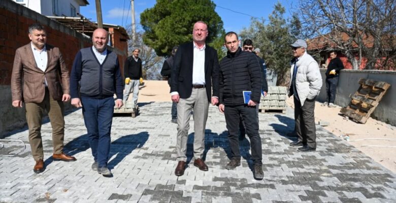 Karacabey’de 18 kırsal mahalleye 50 bin m² parke taşlı yol