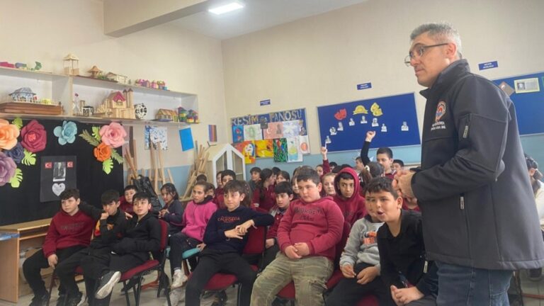 Öğrencilere “Çevre ve Deniz Kirliliği” Farkındalık Semineri