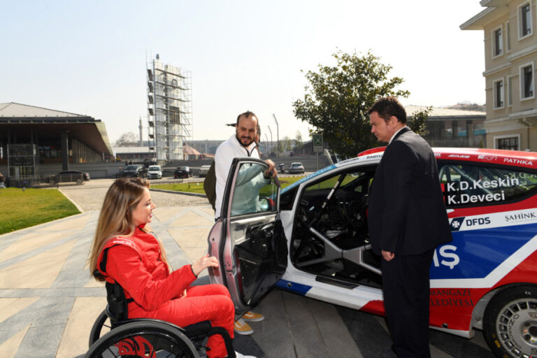 Osmangazili rallici Türkiye Ralli Şampiyonası yolcusu