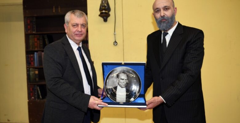 ‘Şair, Şiir, Şuur’ oyunu tiyatroseverler ile buluştu