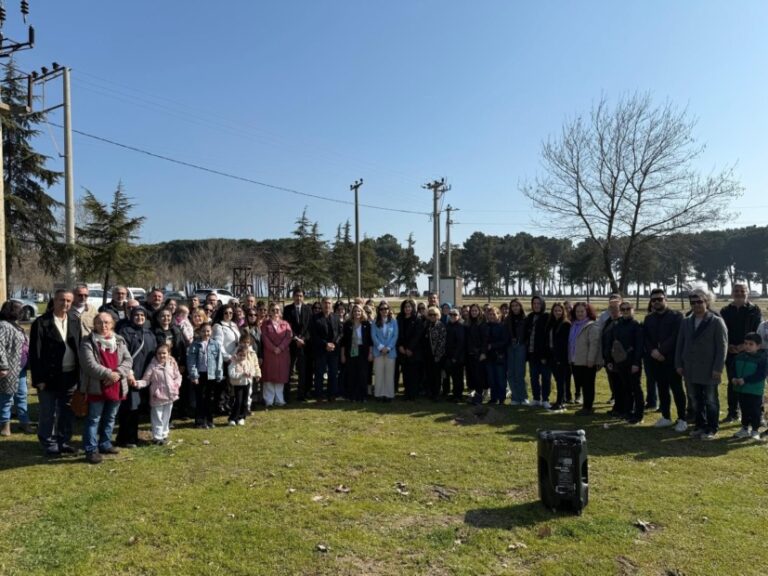 Kadın Cinayetlerine Kurban Gidenlerin Anısına Fidan Diktiler