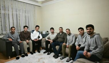 BAŞKAN YILMAZ, SAHURU GENÇLERLE YAPTI BAŞKAN YILMAZ, SAHURU GENÇLERLE YAPTI