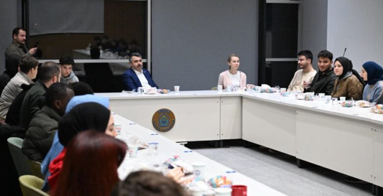 BAŞKAN YILMAZ SAHURDA GENÇLERİ AĞIRLADI