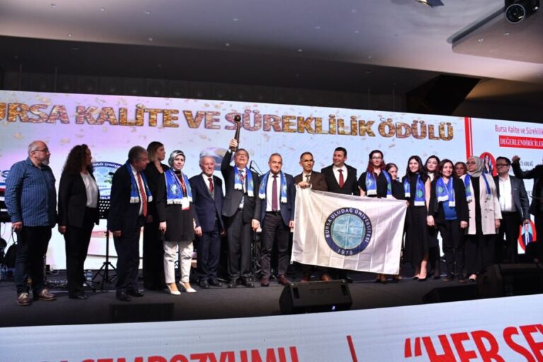Gemlik Asım Kocabıyık MYO’ya “kalitede süreklilik” ödülü