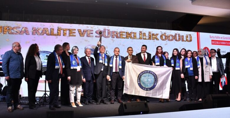 Gemlik Asım Kocabıyık MYO’ya “kalitede süreklilik” ödülü