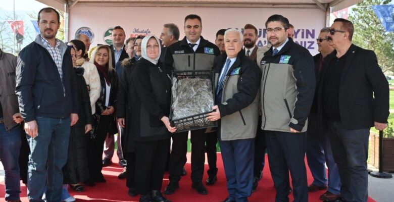 Büyükşehir’den çiftçiye 1 milyon 222 bin adet çilek fidesi