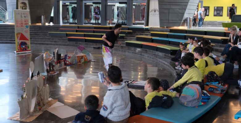 Tiyatronun coşkusu Bursa’yı sardı
