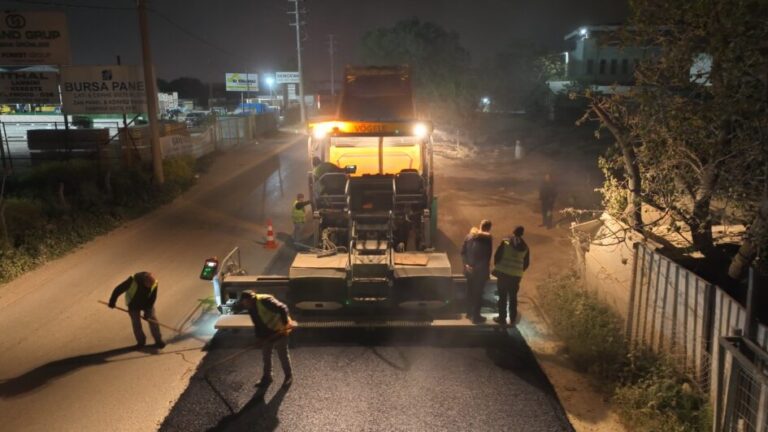 Büyükşehir’den Çalı-Kayapa yolunda gece mesaisi