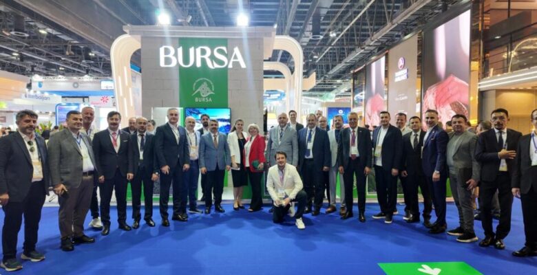 BAŞKAN ERCAN ÖZEL YENİŞEHİR’İ DÜNYAYA TANITIYOR