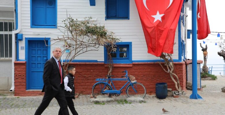 BAŞKAN DALGIÇ, ÇOCUK BAŞKANLA BİRLİKTE YÜRÜDÜ