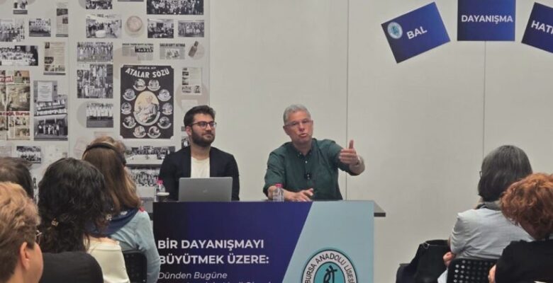 Bursa’da öğrencilerden ve mezunlardan öğretmenlere destek
