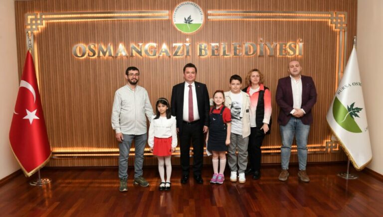 Başkan Aydın koltuğunu çocuklara devretti