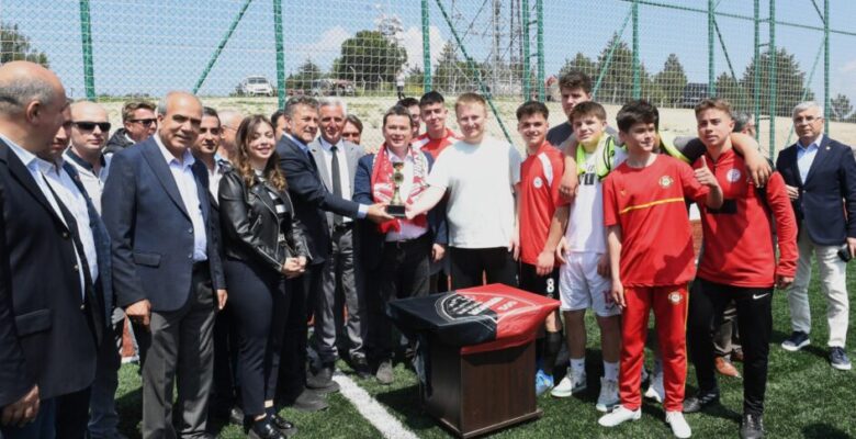 Amatör futbol camiası bir tesis daha kazandı