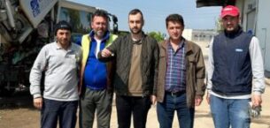 Karacabey Belediyesi temizlik işçileri çöpte kaybolan altınları bulup teslim etti