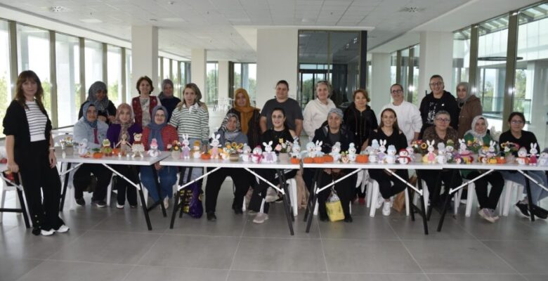 Karacabey Belediyesi’nin Amigurumi Kursu meyvelerini vermeye başladı