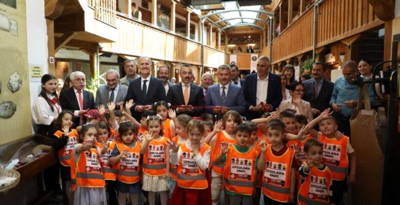 GEÇMİŞTEN GÜNÜMÜZE OYUNCAK SERGİSİ KENT MÜZESİNDE AÇILDI
