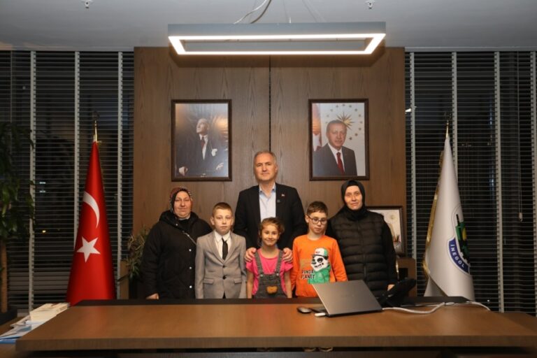 BAŞKAN ALPER TABAN OTİZMLİ ÇOCUKLARLA BULUŞTU