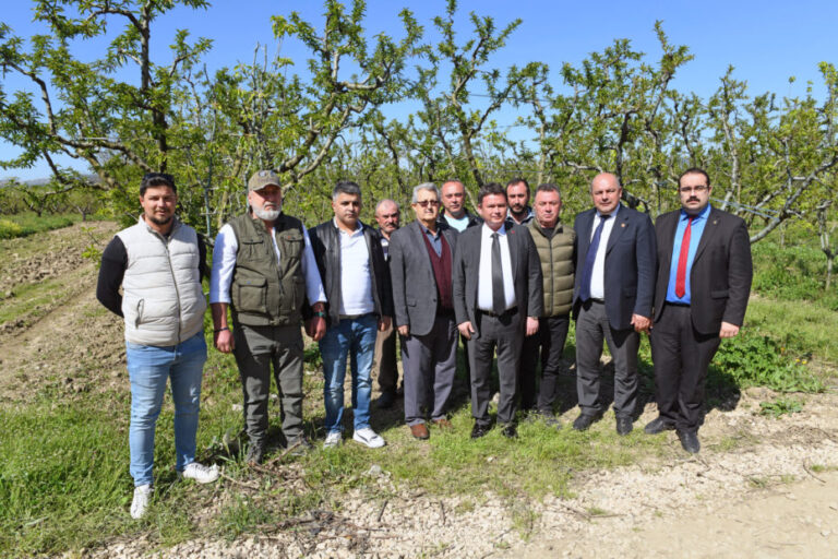 Başkan Erkan Aydın zirai don mağduru çiftçileri yalnız bırakmadı