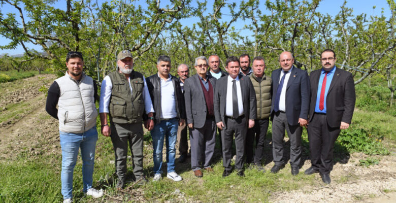 Başkan Erkan Aydın zirai don mağduru çiftçileri yalnız bırakmadı