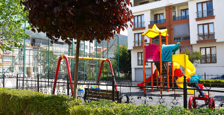Gemlik Belediyesi’nden Yaz Hazırlıkları: Park ve Bahçelerde Yoğun Mesai