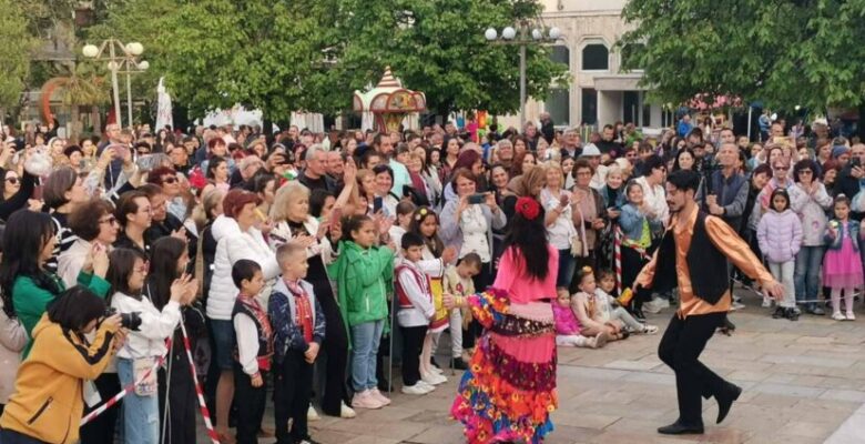 Nilüfer Belediyesi Halk Dansları Topluluğu Bulgaristan’da alkışları topladı