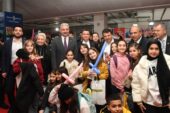 Şair ve yazar Nevzat Çelik okurlarıyla Osmangazi standında buluştu
