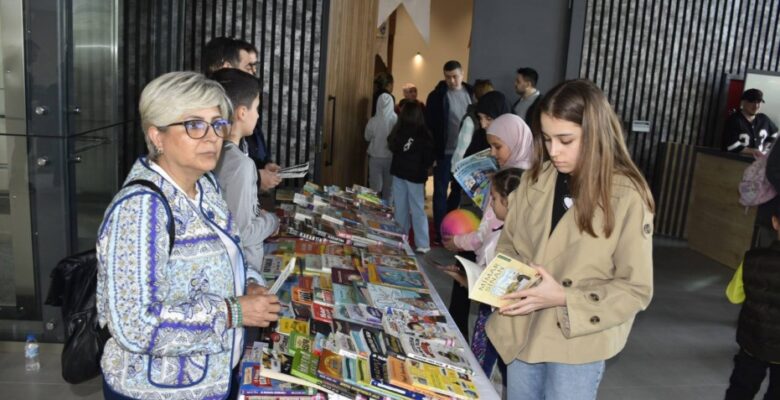 Karacabey Belediyesi Kütüphaneler Haftası’nda kitap ve eğlenceyi birleştirdi