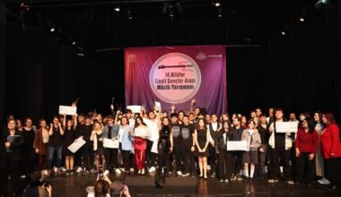 Liseli gençler müzik yeteneklerini sergiledi