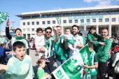 Bursaspor’un şampiyonluk maçı Halk Evi önünde dev ekranda izlendi