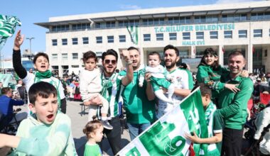 Bursaspor’un şampiyonluk maçı Halk Evi önünde dev ekranda izlendi