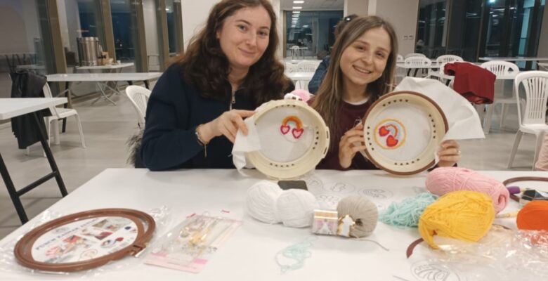 Karacabey’de ilmek ilmek “Punch” sanatı