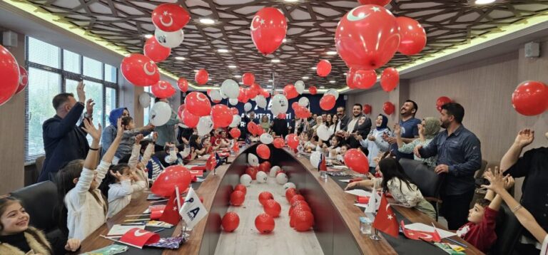 A Parti: “23 Nisan, bir ülkenin kaderini çocukların gözlerine yazdığı gün”