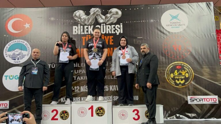 Kayseri’de yapılan Türkiye Bilek Güreşi Şampiyonasında Türkiye Şampiyonu Gemlik’ten