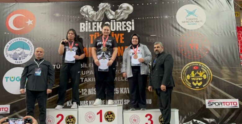 Kayseri’de yapılan Türkiye Bilek Güreşi Şampiyonasında Türkiye Şampiyonu Gemlik’ten