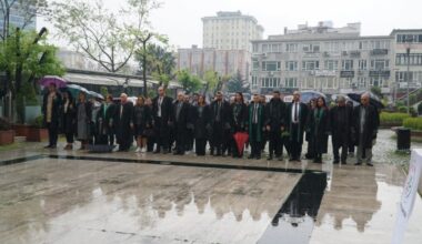 Öztosun; “Hiçbir haksızlığa boyun eğmeyeceğiz, cübbelerimizi kimsenin önünde iliklemeyeceğiz”