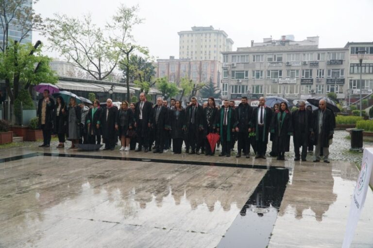 Öztosun; “Hiçbir haksızlığa boyun eğmeyeceğiz, cübbelerimizi kimsenin önünde iliklemeyeceğiz”