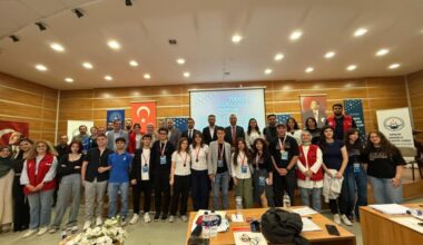 Türkiye Münazara Yarışmaları Bursa İl Finalleri Gemlik’te düzenlendi. Türkiye Münazara Yarışmaları Bursa İl Finalleri Gemlik’te düzenlendi.