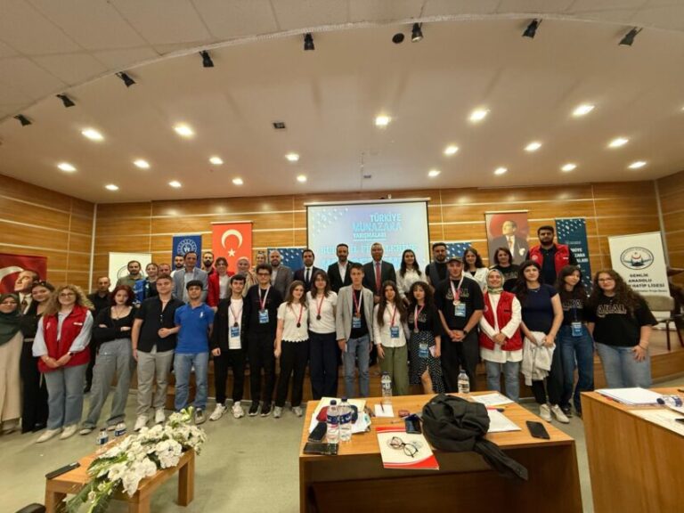 Türkiye Münazara Yarışmaları Bursa İl Finalleri Gemlik’te düzenlendi.