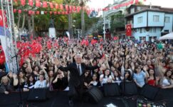 MUDANYA’DA 19 MAYIS COŞKUSU MEYDANLARI DOLDURDU