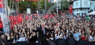 MUDANYA’DA 19 MAYIS COŞKUSU MEYDANLARI DOLDURDU